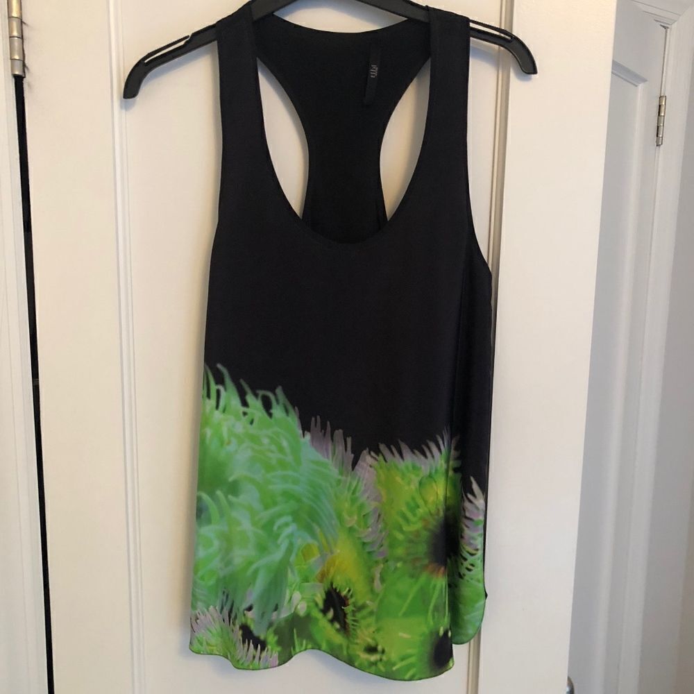 ๐ FREE ADD-ONโTibi Silk Racerback Topโ๐